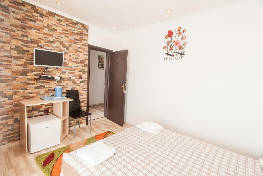 Rooms And Apartments Milana Бар Екстер'єр фото